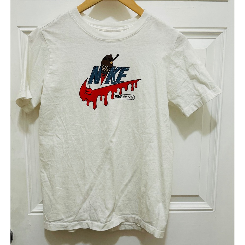 Nike Mens Treat Your Sole Ice Cream Graphic Tee White YXL Short Sleeve T-Shirt